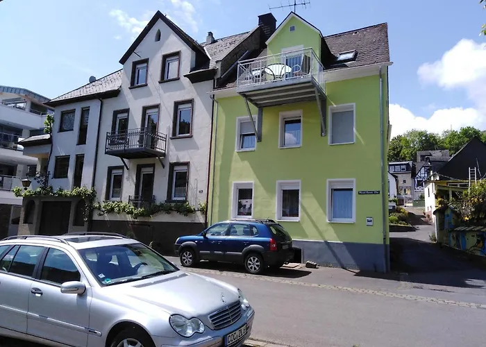 Haus Margarete 아파트 첼 안 데어 모젤