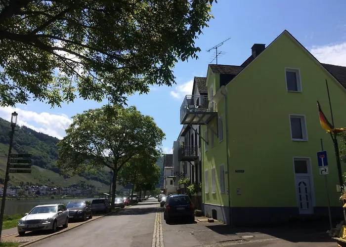 Haus Margarete 아파트 첼 안 데어 모젤